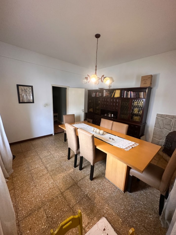 VENTA CASA DE 5 AMBIENTES EN CHAUVIN