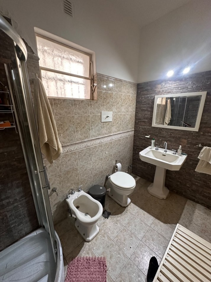 VENTA CASA DE 5 AMBIENTES EN CHAUVIN