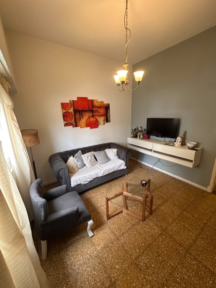 VENTA CASA DE 5 AMBIENTES EN CHAUVIN