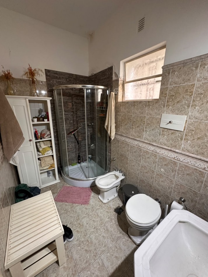 VENTA CASA DE 5 AMBIENTES EN CHAUVIN