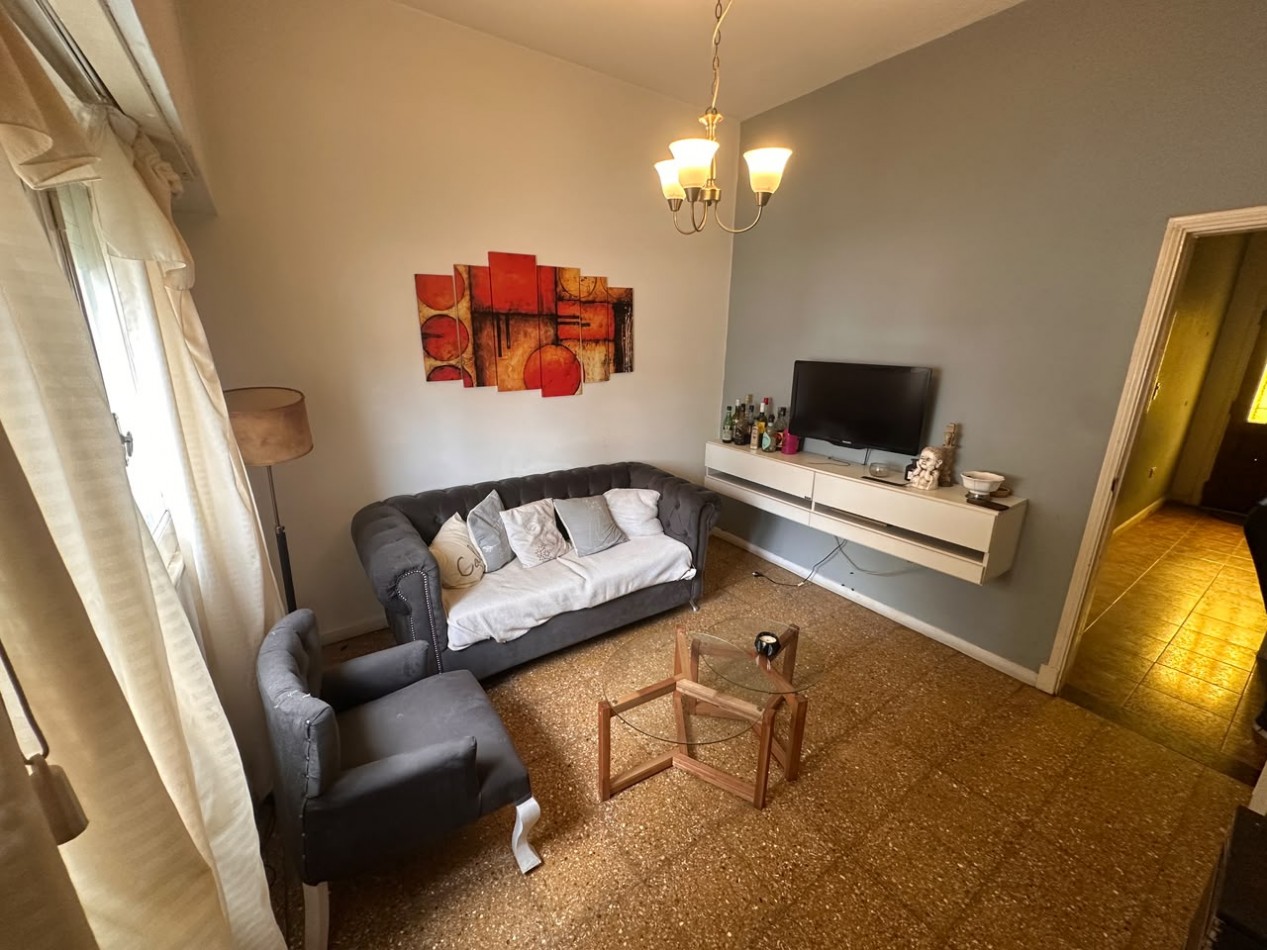 VENTA CASA DE 5 AMBIENTES EN CHAUVIN