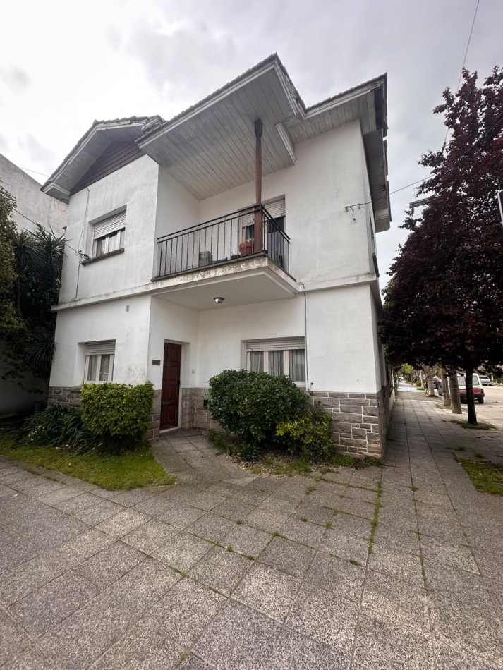 VENTA CASA DE 5 AMBIENTES EN CHAUVIN
