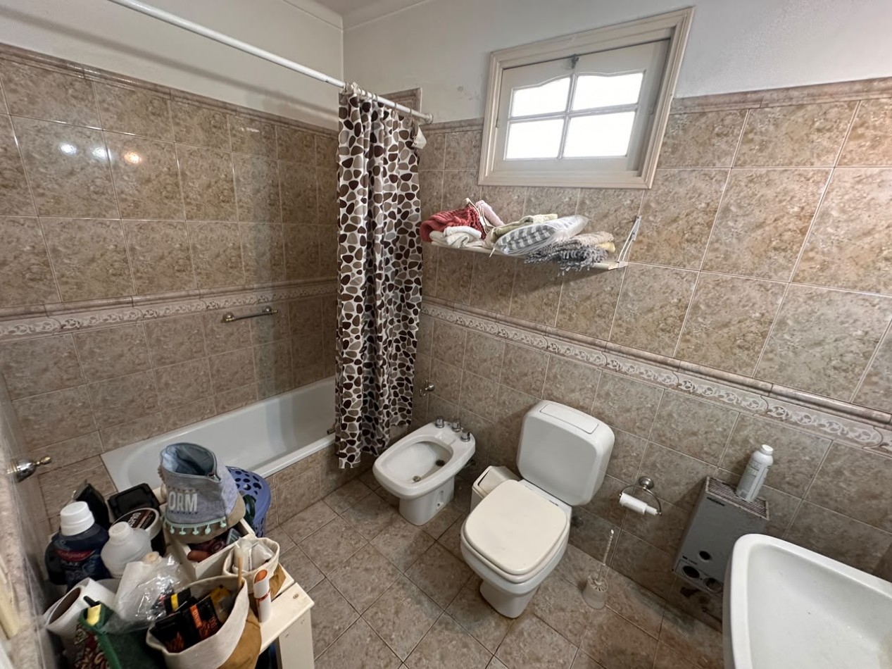 VENTA CASA DE 5 AMBIENTES EN CHAUVIN