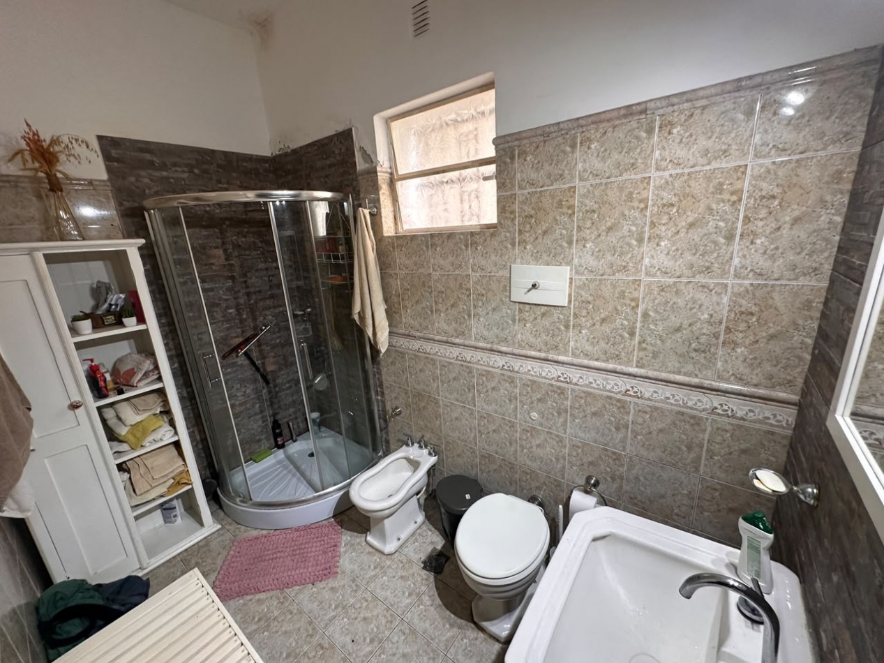 VENTA CASA DE 5 AMBIENTES EN CHAUVIN