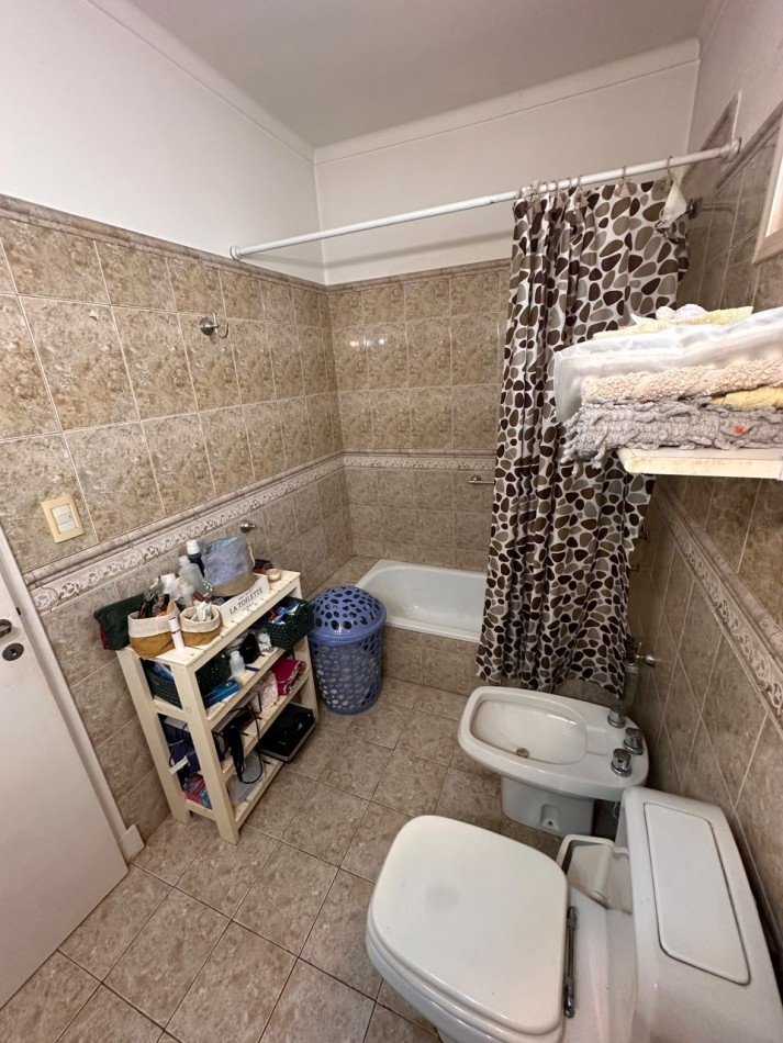 VENTA CASA DE 5 AMBIENTES EN CHAUVIN
