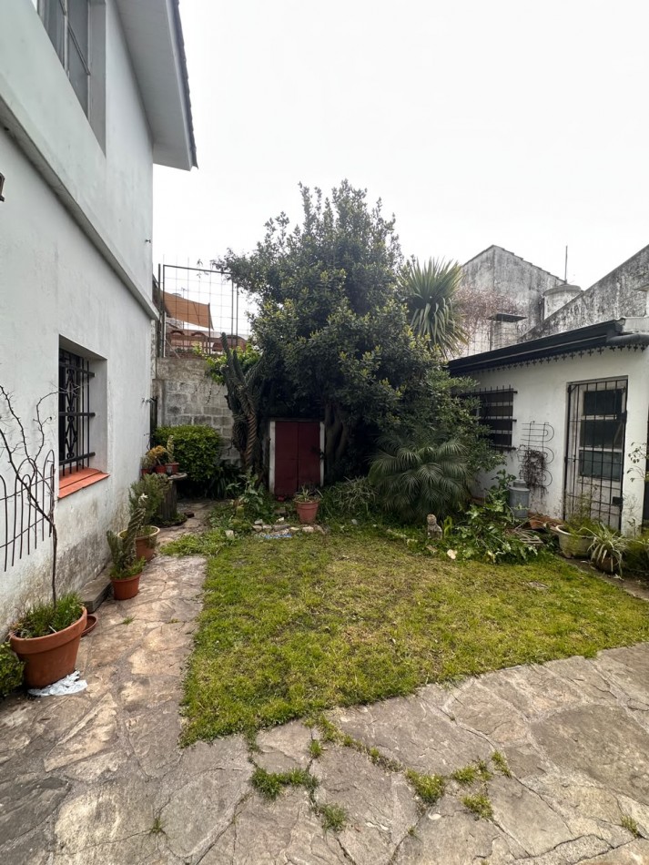 VENTA CASA DE 5 AMBIENTES EN CHAUVIN