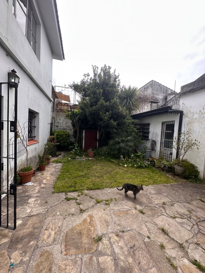 VENTA CASA DE 5 AMBIENTES EN CHAUVIN