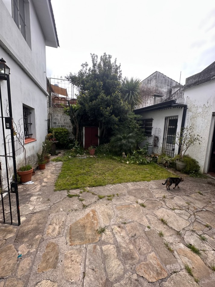 VENTA CASA DE 5 AMBIENTES EN CHAUVIN