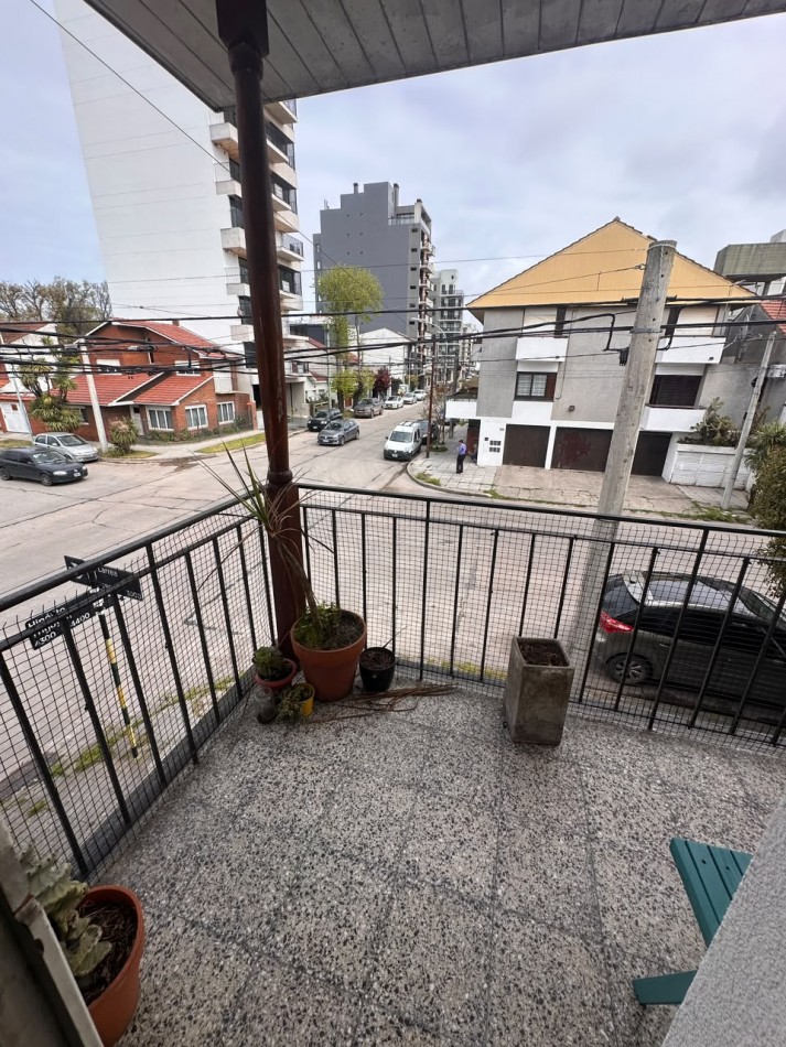 VENTA CASA DE 5 AMBIENTES EN CHAUVIN