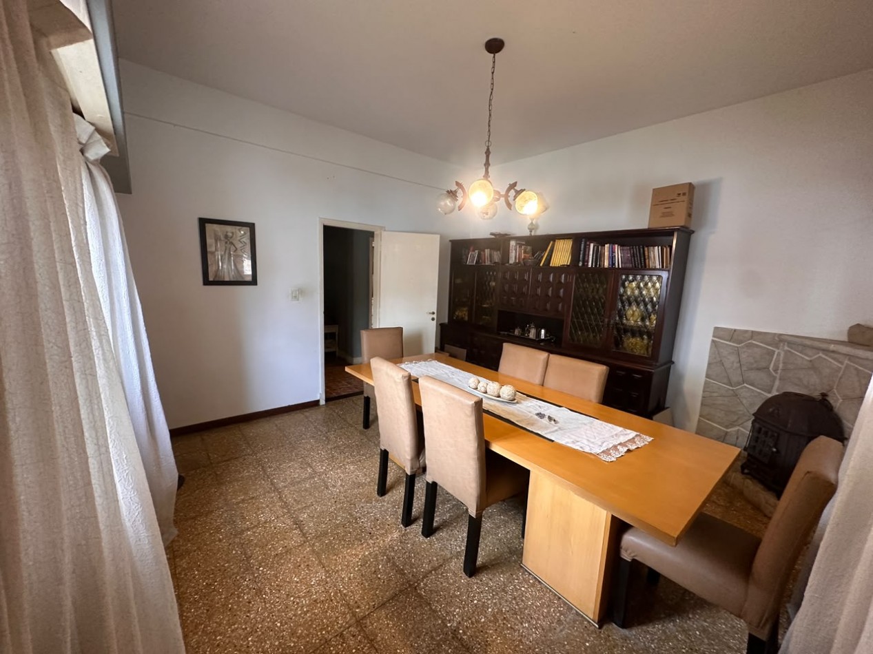VENTA CASA DE 5 AMBIENTES EN CHAUVIN