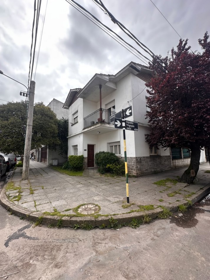 VENTA CASA DE 5 AMBIENTES EN CHAUVIN