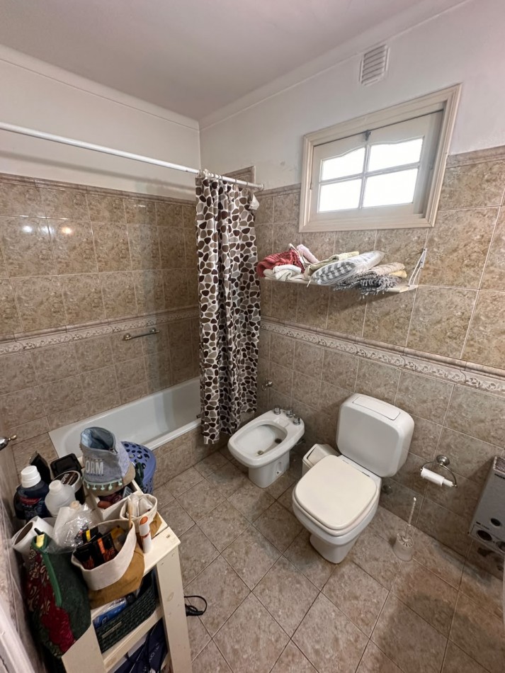 VENTA CASA DE 5 AMBIENTES EN CHAUVIN