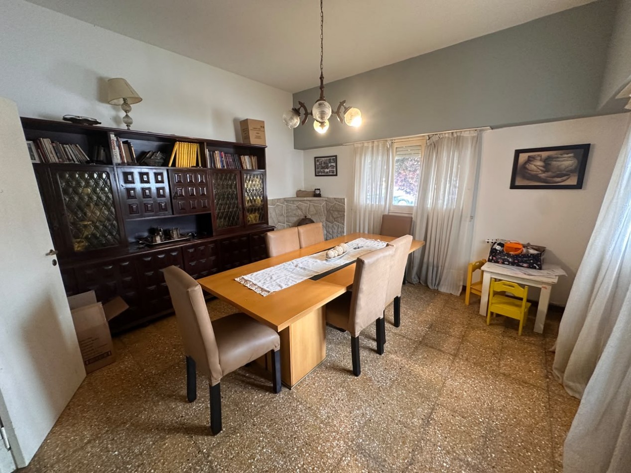 VENTA CASA DE 5 AMBIENTES EN CHAUVIN