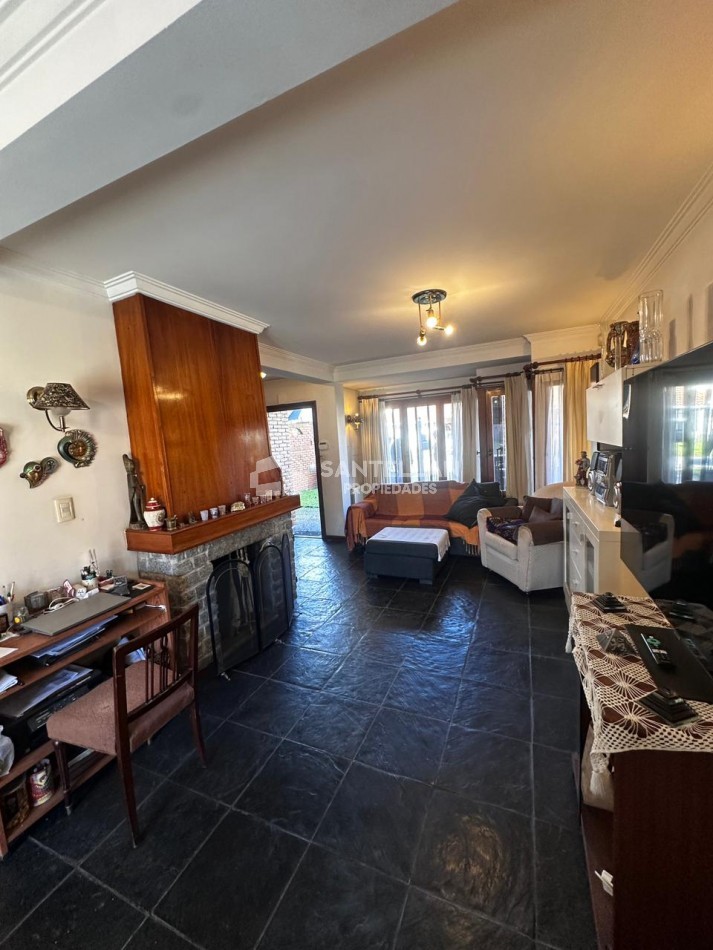 VENTA CHALET 5 AMBIENTES DE CATEGORIA BARRIO CONSTITUCION