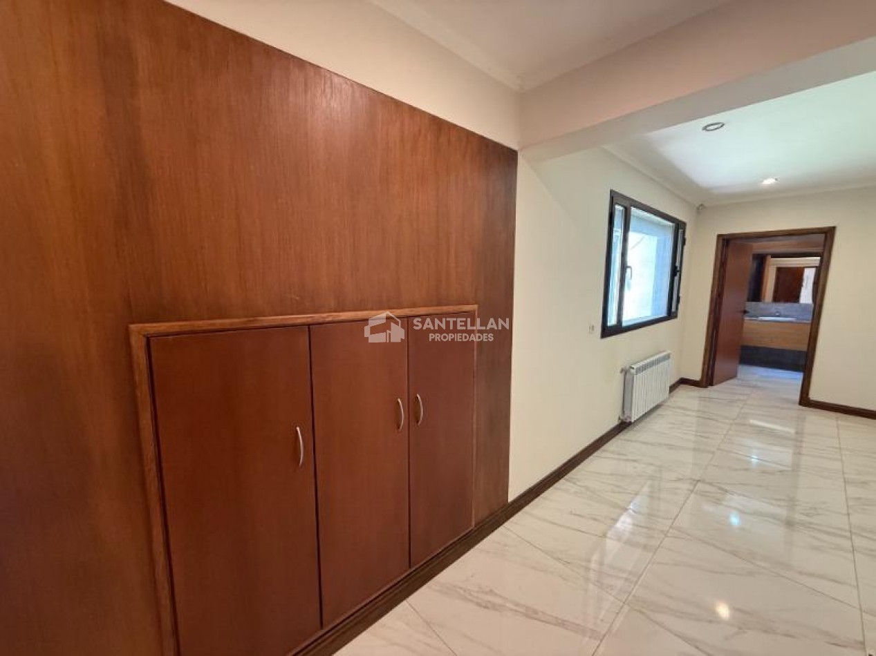 Casa 8 Ambientes | Apta Geriatrico - Uso Profesional o Vivienda | 400 m² Cubiertos | Punta Mogotes