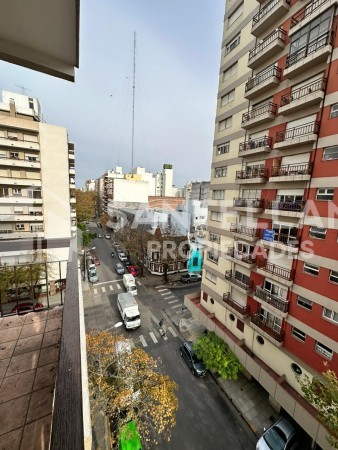 PISO 4 AMBIENTES CON BALCON A LA CALLE Y DEPENDENCIA