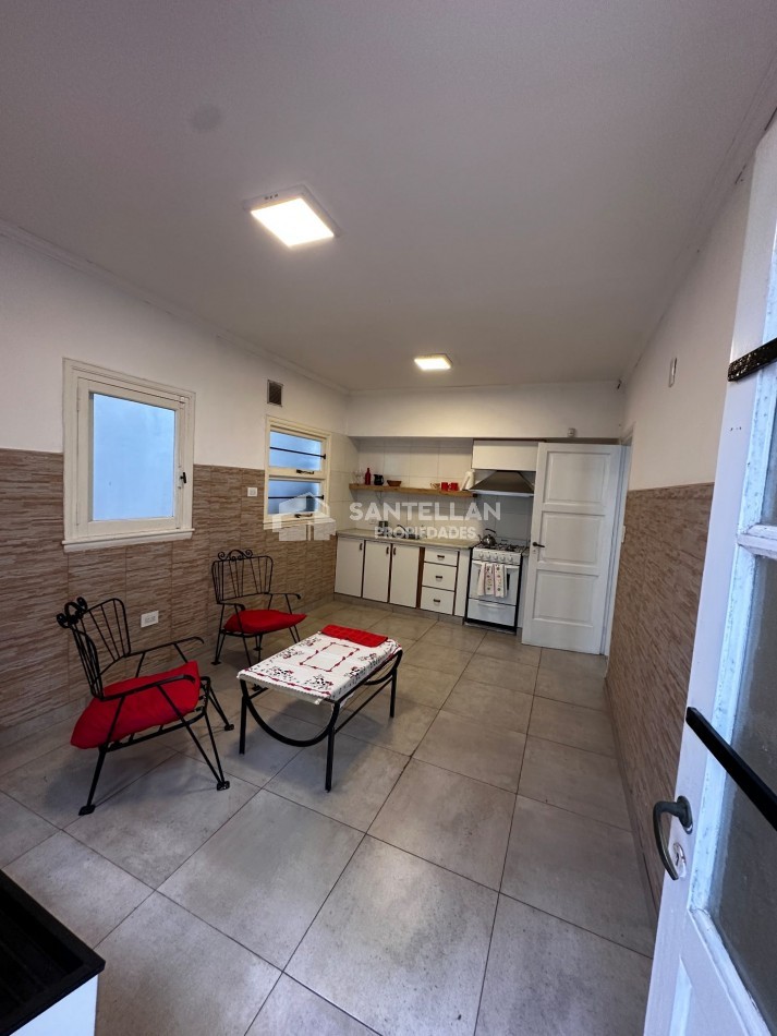 CHALET TRES AMBIENTES CON PARQUE BARRIO CHAUVIN