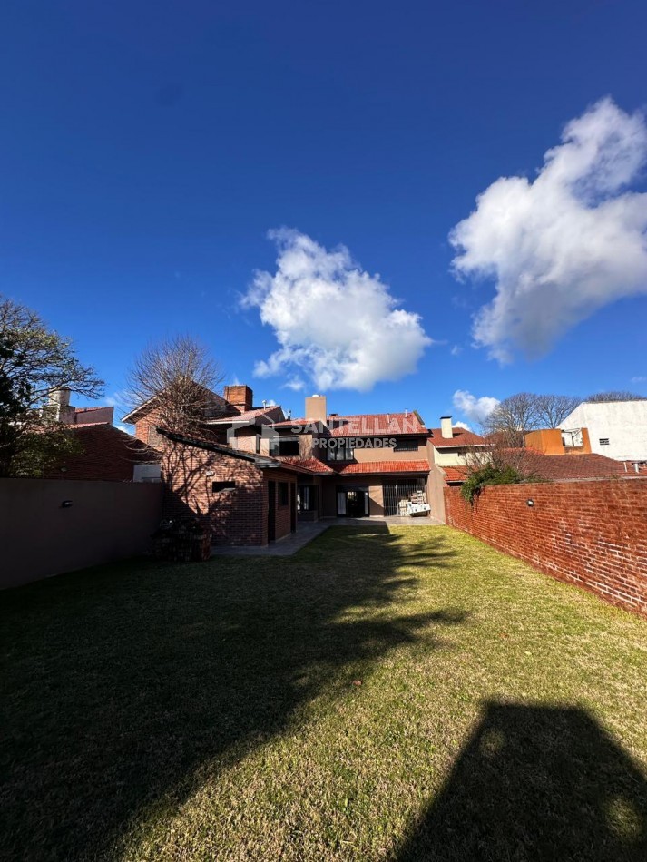 VENTA CHALET 5 AMBIENTES DE CATEGORIA BARRIO CONSTITUCION