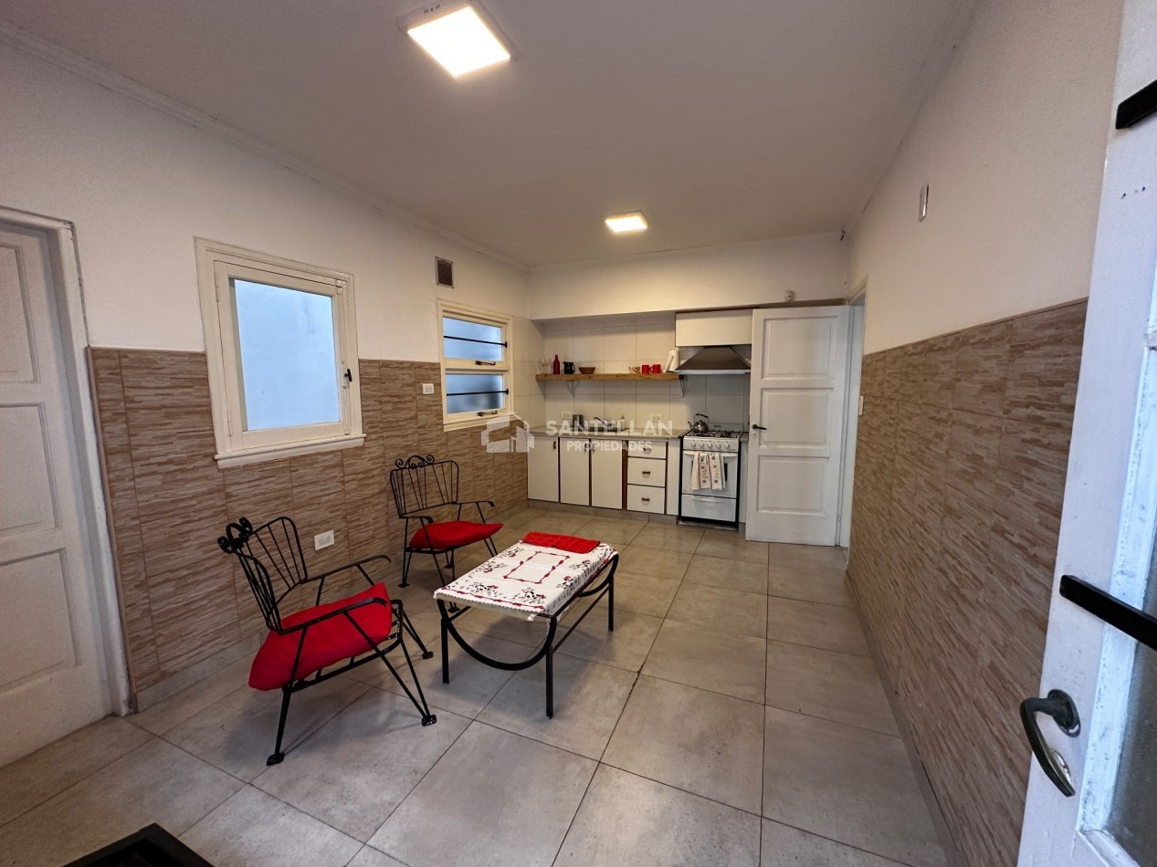 CHALET TRES AMBIENTES CON PARQUE BARRIO CHAUVIN