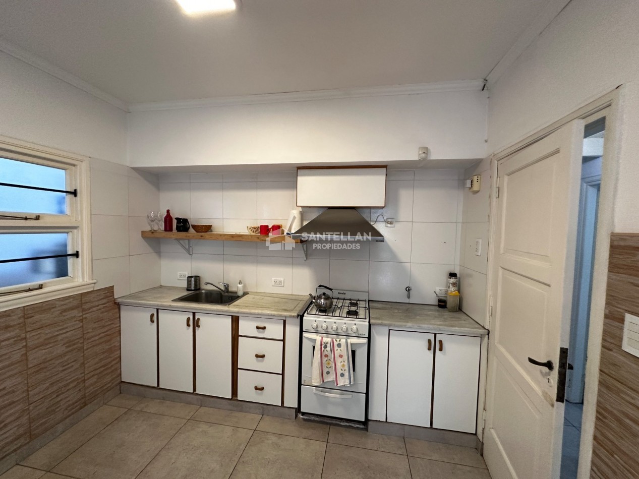 CHALET TRES AMBIENTES CON PARQUE BARRIO CHAUVIN