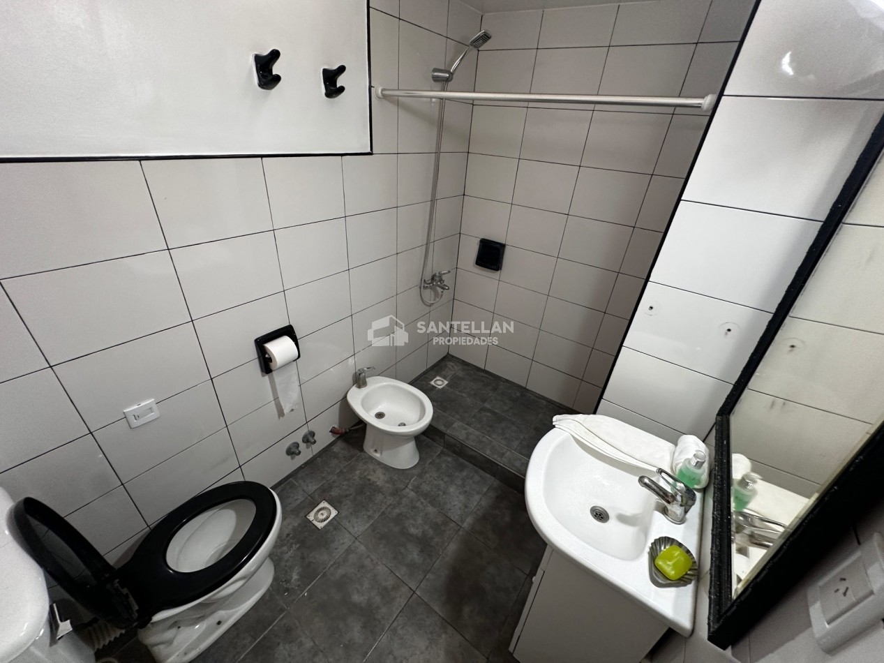 CHALET TRES AMBIENTES CON PARQUE BARRIO CHAUVIN