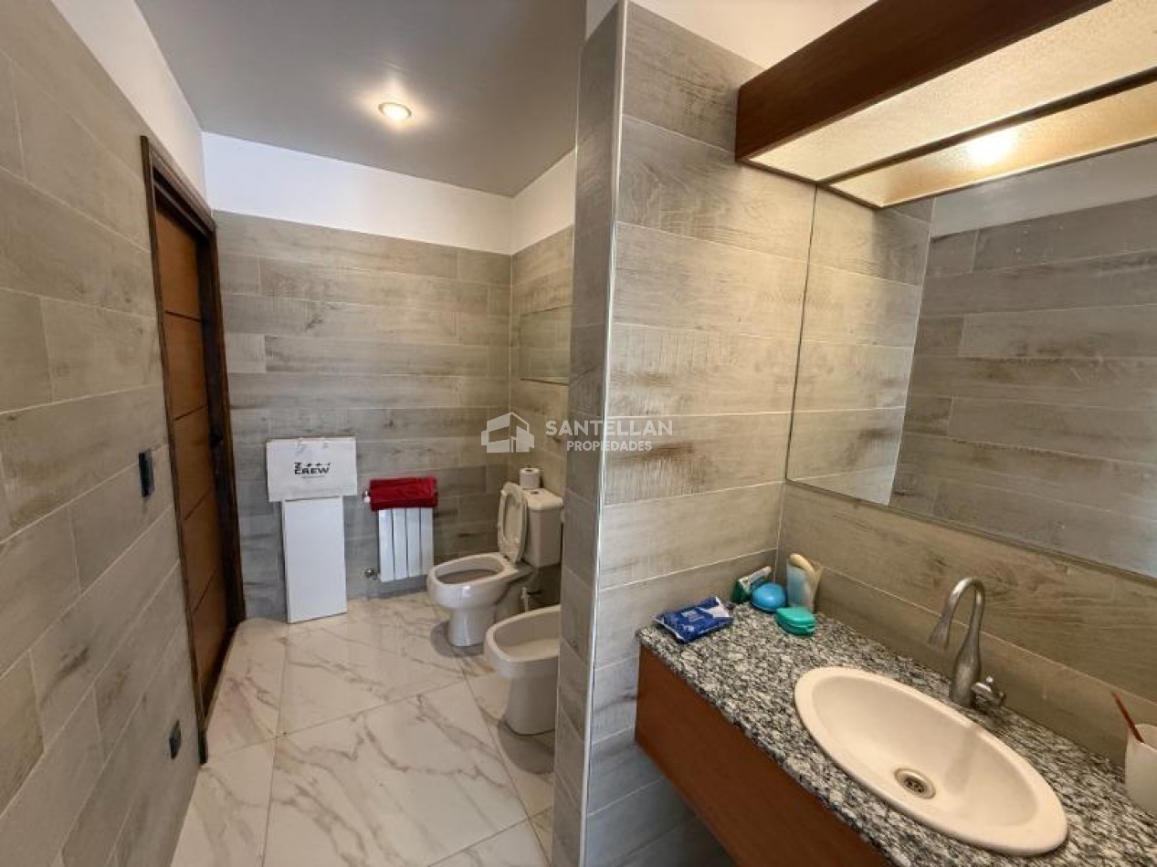 Casa 8 Ambientes | Apta Geriatrico - Uso Profesional o Vivienda | 400 m² Cubiertos | Punta Mogotes