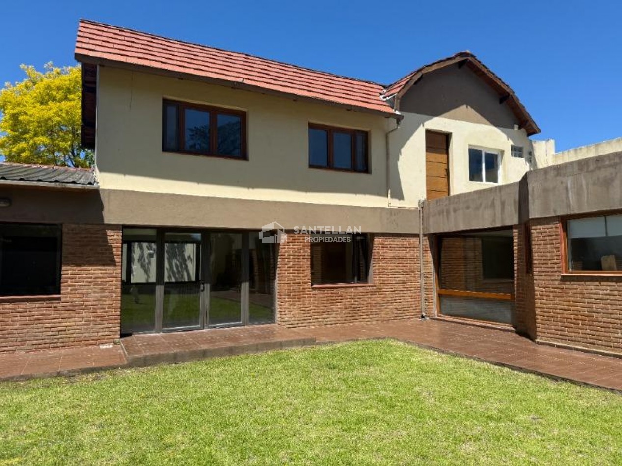 Casa 8 Ambientes | Apta Geriatrico - Uso Profesional o Vivienda | 400 m² Cubiertos | Punta Mogotes