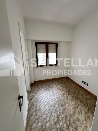 PISO 4 AMBIENTES CON BALCON A LA CALLE Y DEPENDENCIA