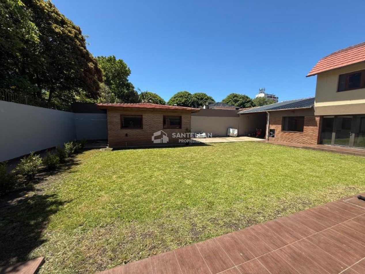 Casa 8 Ambientes | Apta Geriatrico - Uso Profesional o Vivienda | 400 m² Cubiertos | Punta Mogotes