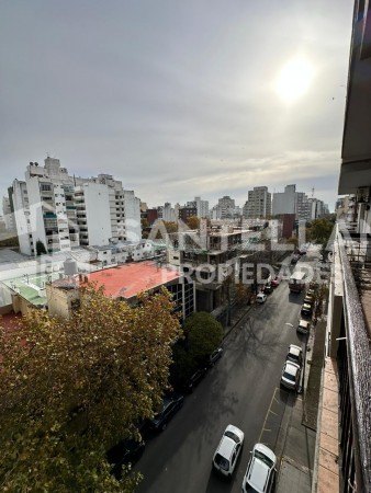 PISO 4 AMBIENTES CON BALCON A LA CALLE Y DEPENDENCIA