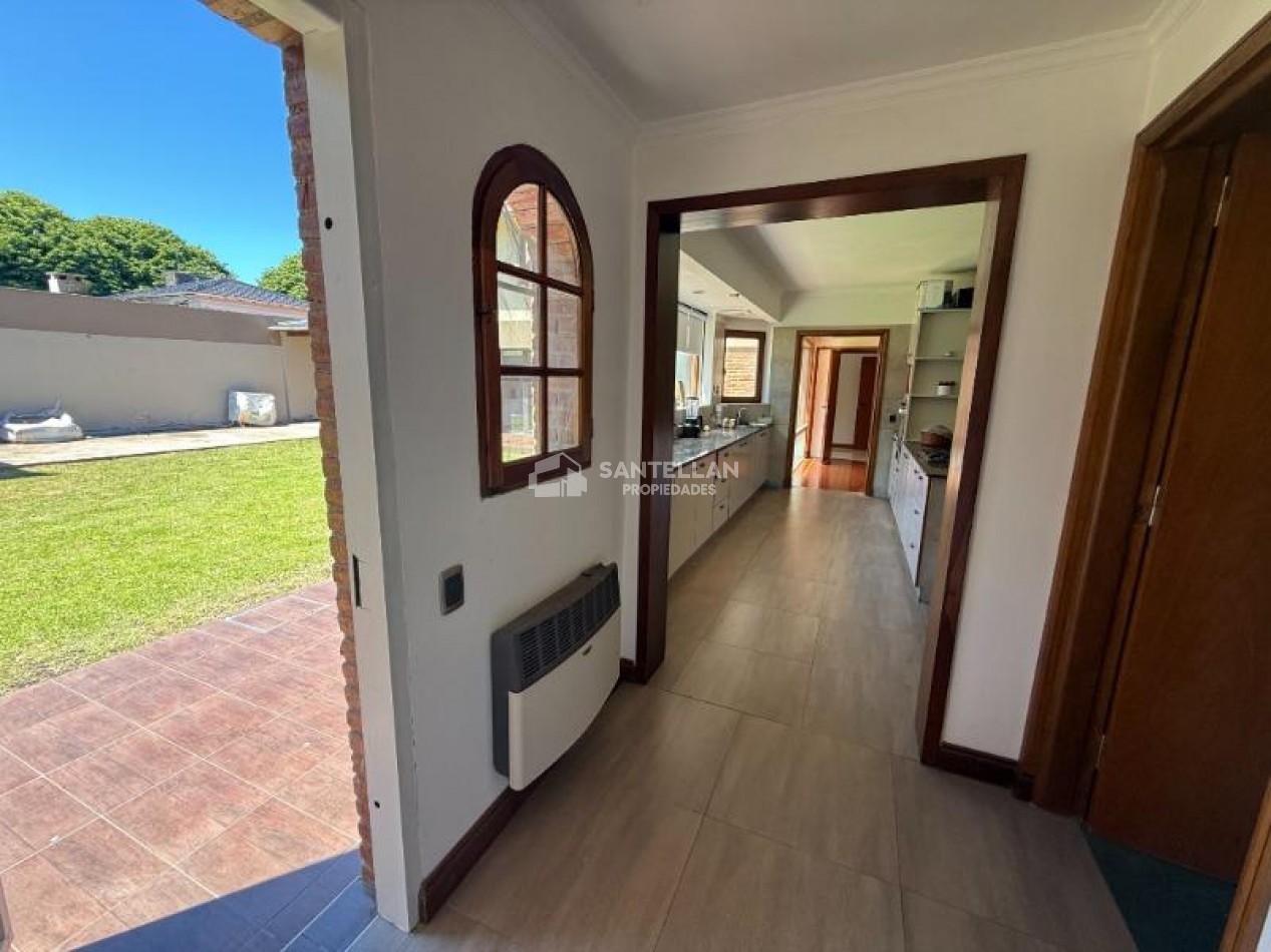 Casa 8 Ambientes | Apta Geriatrico - Uso Profesional o Vivienda | 400 m² Cubiertos | Punta Mogotes