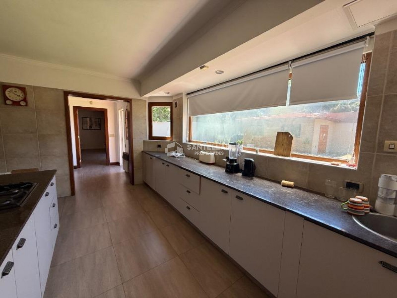Casa 8 Ambientes | Apta Geriatrico - Uso Profesional o Vivienda | 400 m² Cubiertos | Punta Mogotes