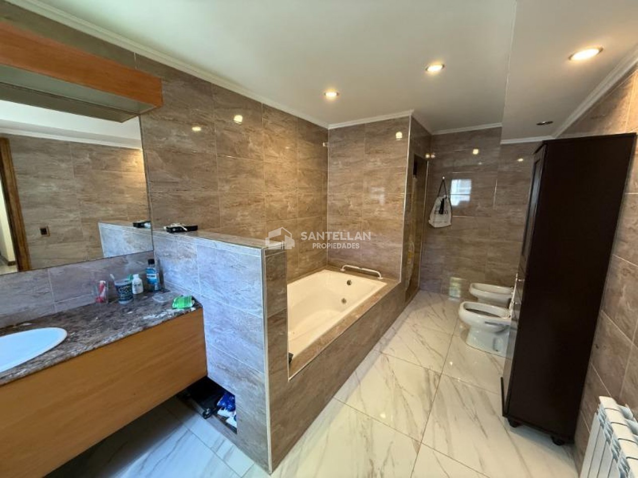 Casa 8 Ambientes | Apta Geriatrico - Uso Profesional o Vivienda | 400 m² Cubiertos | Punta Mogotes