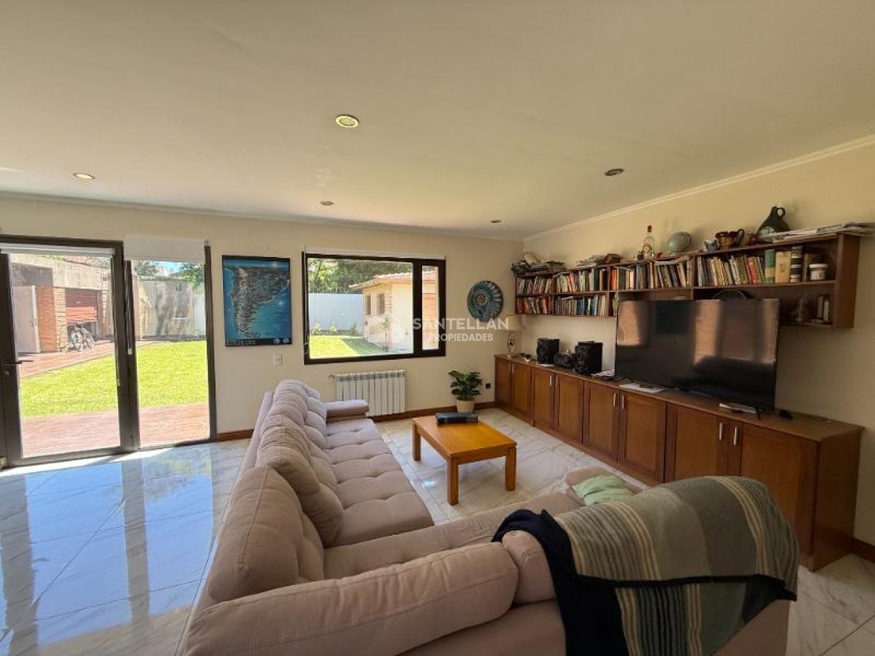 Casa 8 Ambientes | Apta Geriatrico - Uso Profesional o Vivienda | 400 m² Cubiertos | Punta Mogotes