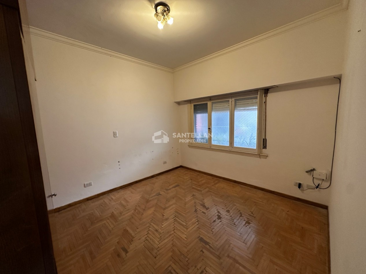 CHALET TRES AMBIENTES CON PARQUE BARRIO CHAUVIN