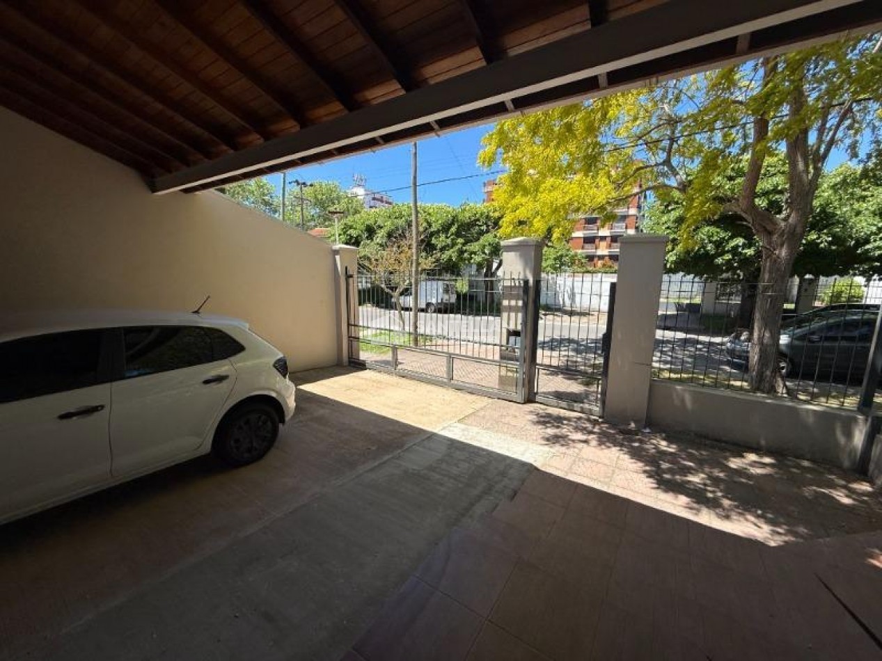 Casa 8 Ambientes | Apta Geriatrico - Uso Profesional o Vivienda | 400 m² Cubiertos | Punta Mogotes