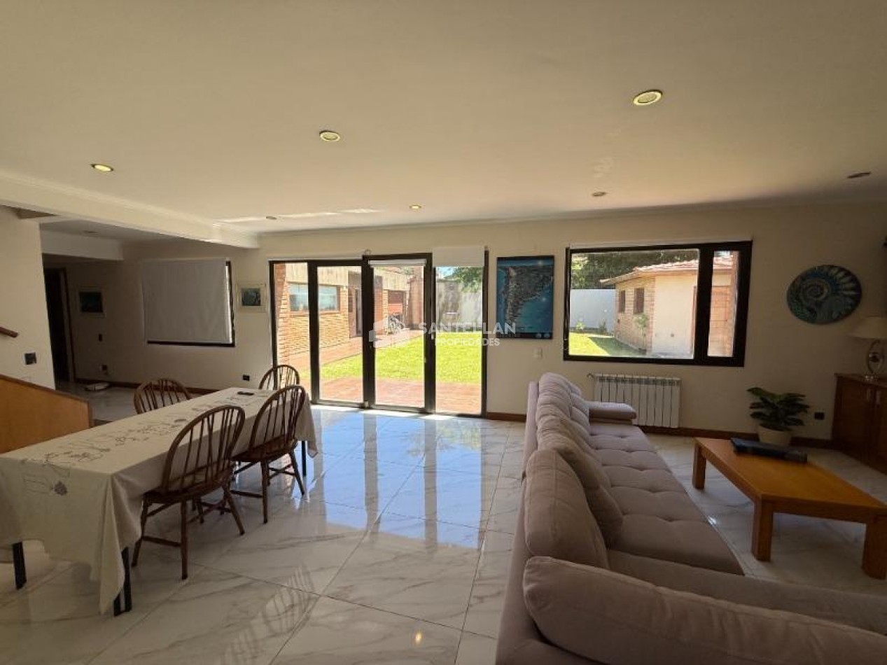 Casa 8 Ambientes | Apta Geriatrico - Uso Profesional o Vivienda | 400 m² Cubiertos | Punta Mogotes