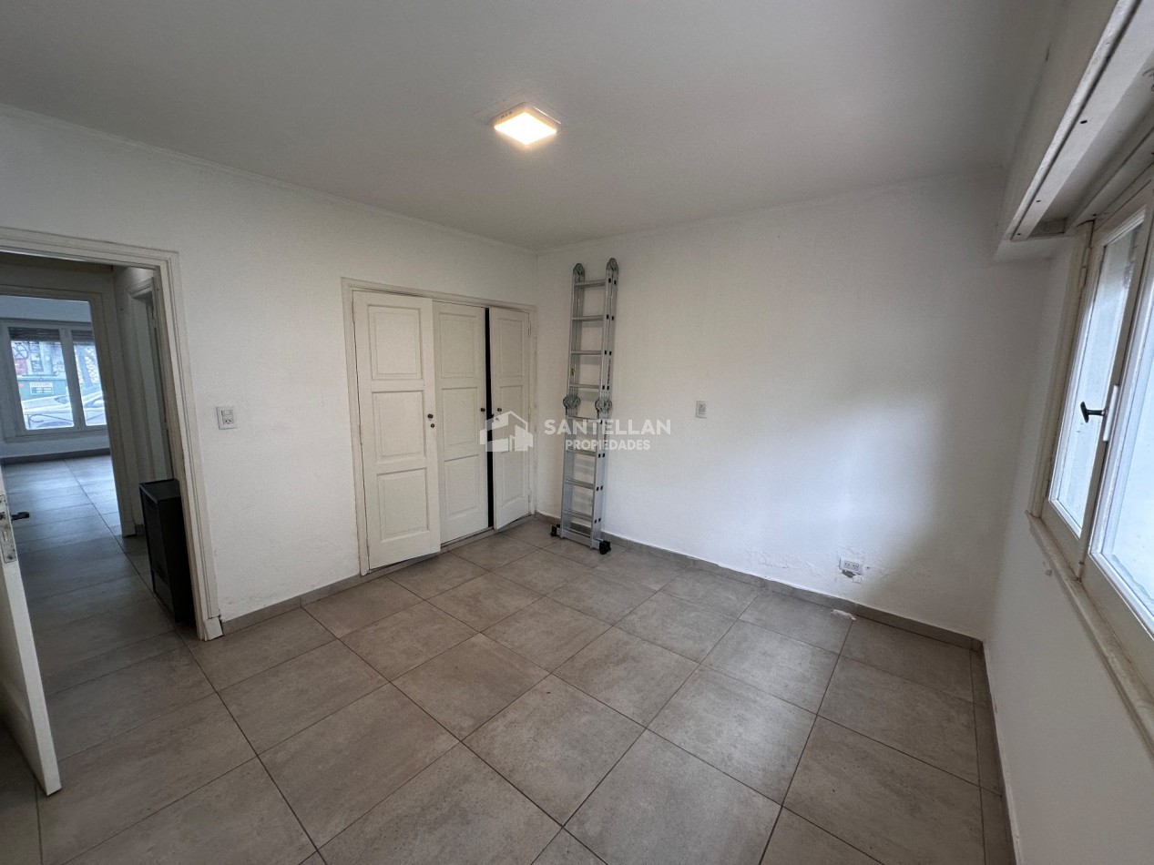CHALET TRES AMBIENTES CON PARQUE BARRIO CHAUVIN
