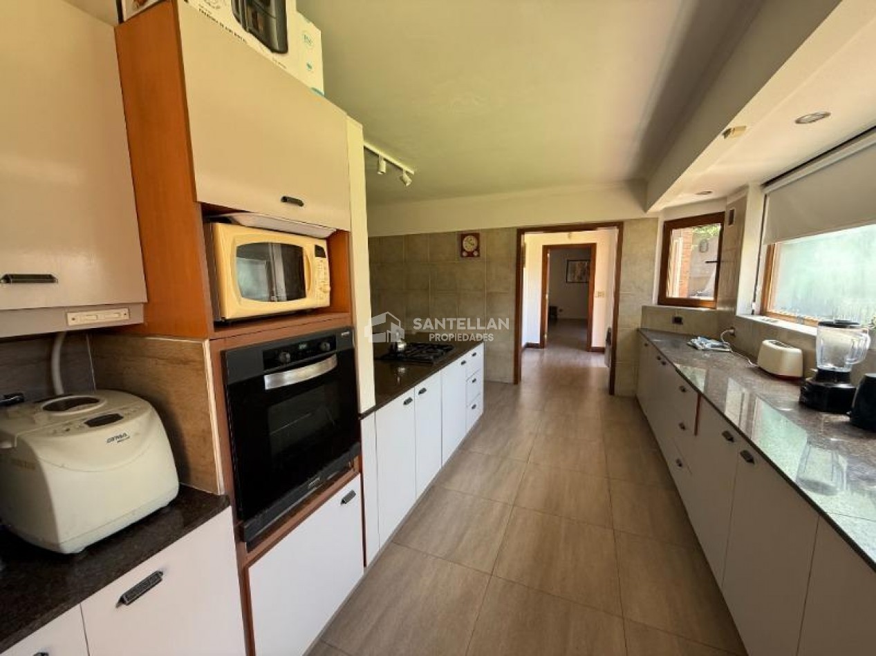 Casa 8 Ambientes | Apta Geriatrico - Uso Profesional o Vivienda | 400 m² Cubiertos | Punta Mogotes