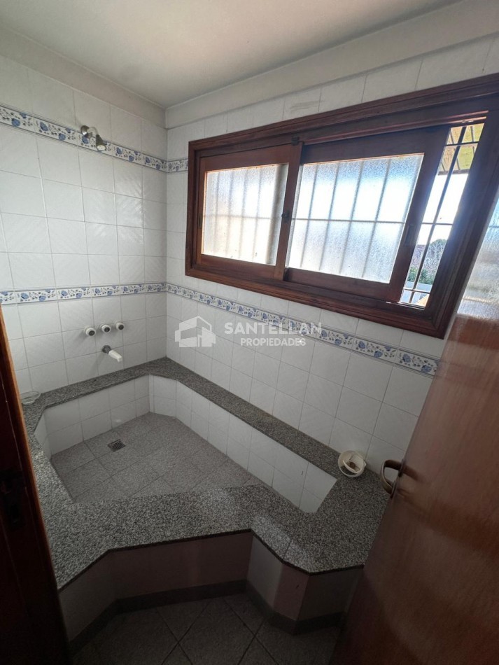 VENTA CHALET 5 AMBIENTES DE CATEGORIA BARRIO CONSTITUCION