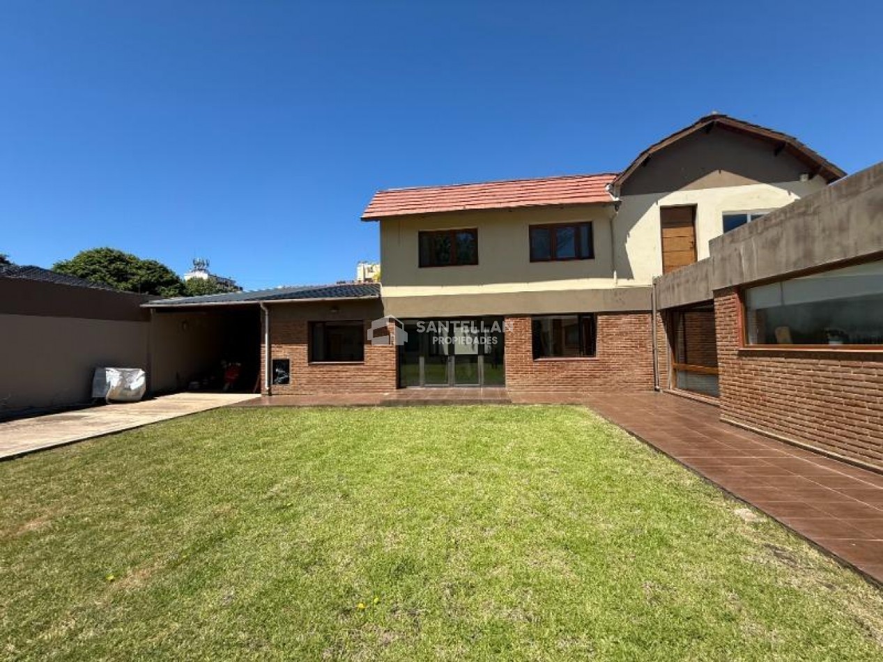 Casa 8 Ambientes | Apta Geriatrico - Uso Profesional o Vivienda | 400 m² Cubiertos | Punta Mogotes