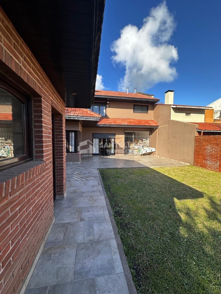 VENTA CHALET 5 AMBIENTES DE CATEGORIA BARRIO CONSTITUCION