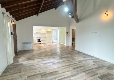 VENTA CASA 4 AMBIENTES  RECICLADA CON PARQUE