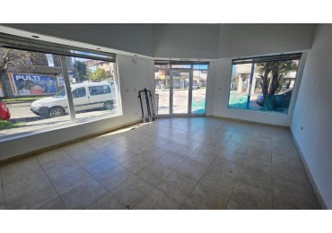 ALQUILER DE LOCAL COMERCIAL EN ESQUINA